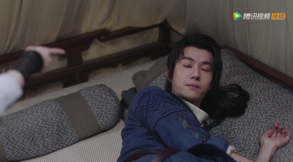 谢允毒发如坠冰窟,身上铜钱都结冰,周翡直接将他锁在身边_腾讯新闻