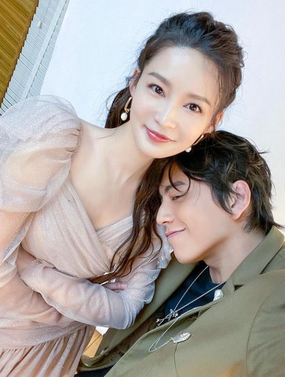 李沁王大陆亲密自拍王大陆拥入李沁怀中这是炒cp的节奏吗