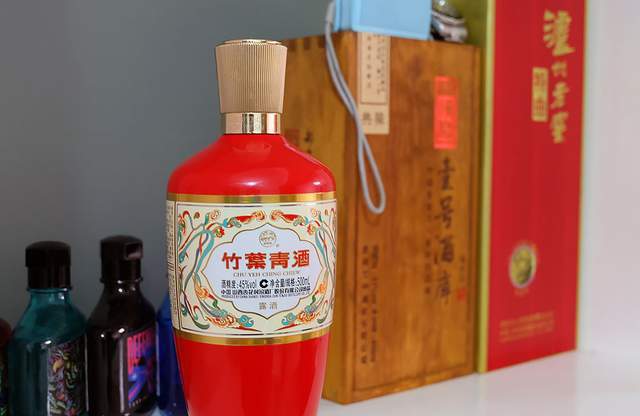 酒是粮食精越喝越年轻竹叶青酒45度荣耀版引领健康养生新潮流