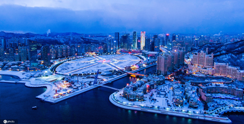 雪后的大连星海广场景色如画宛如童话世界