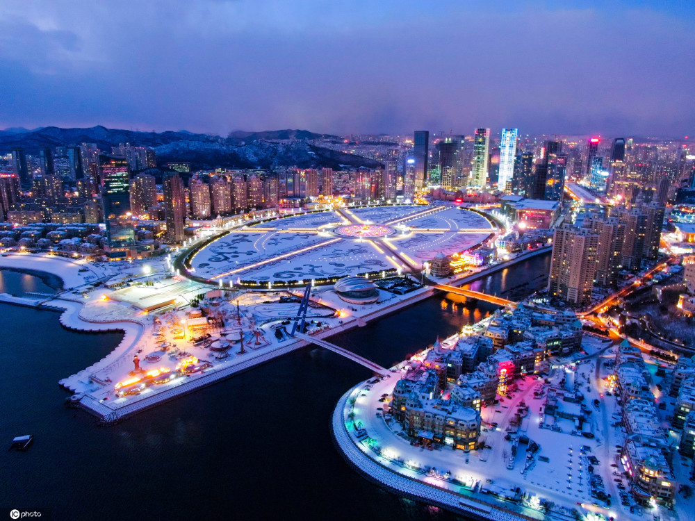 雪后的大连星海广场景色如画 宛如童话世界