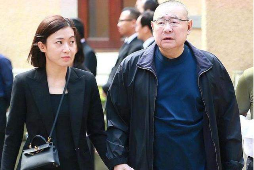 照顾叶继欢妻女,借许家印40亿,孝顺前岳母,刘銮雄有多仗义?_腾讯新闻