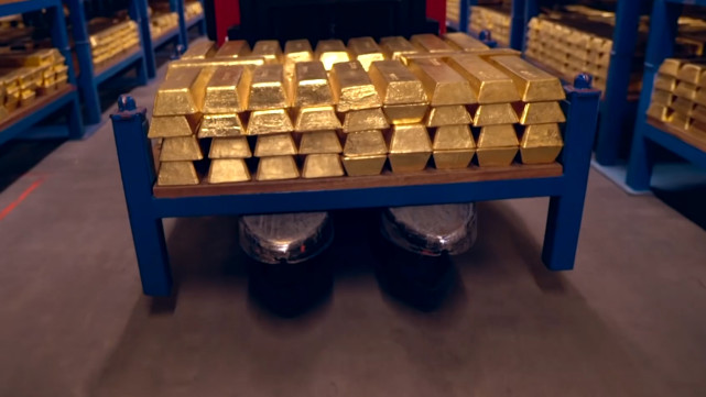 不用怀疑,偷金贼肯定想干一票,别想了,整个地下黄金储备库犹如半个