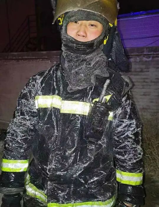 消防员冬装制服图片