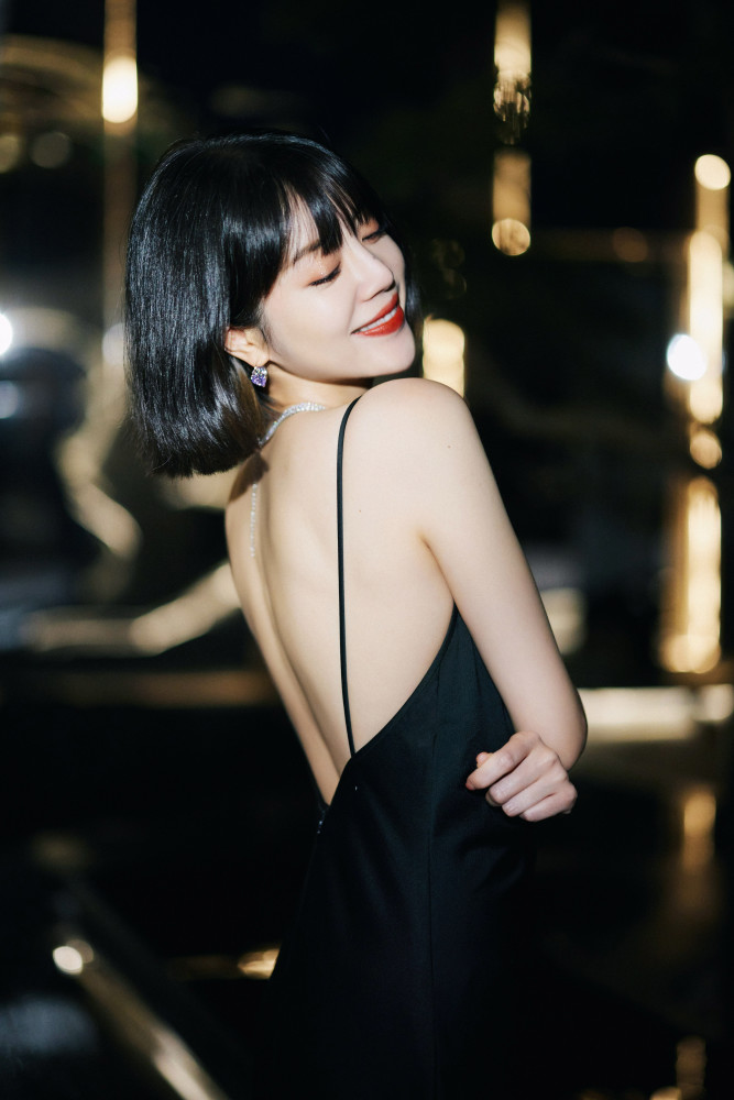 李溪芮出席瑞丽时尚盛典,斩获"瑞丽年度突破力演员"