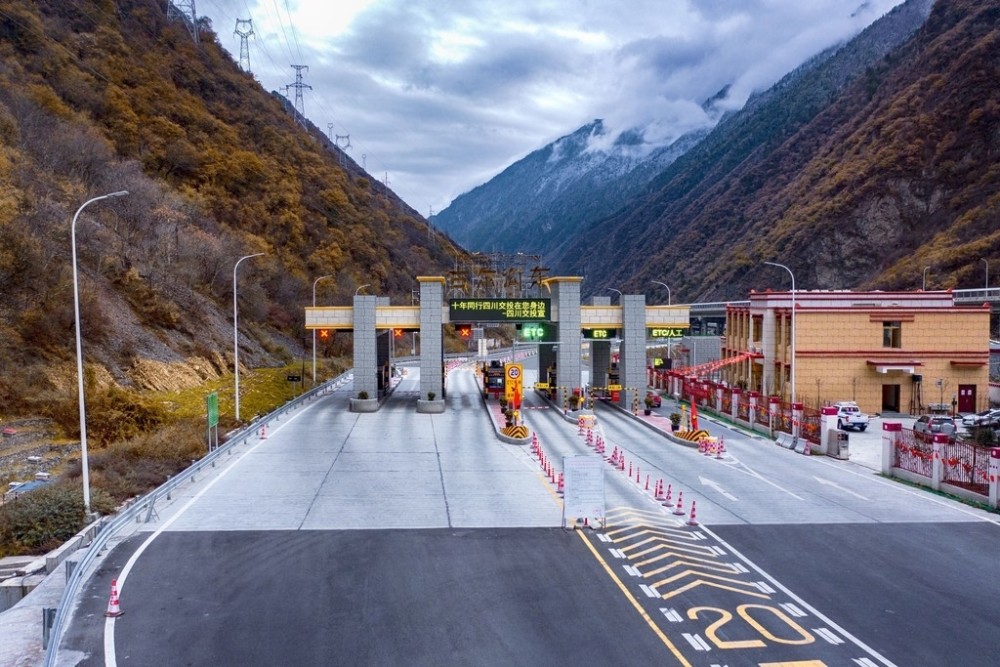 今天中午12点,汶马高速全线通车!