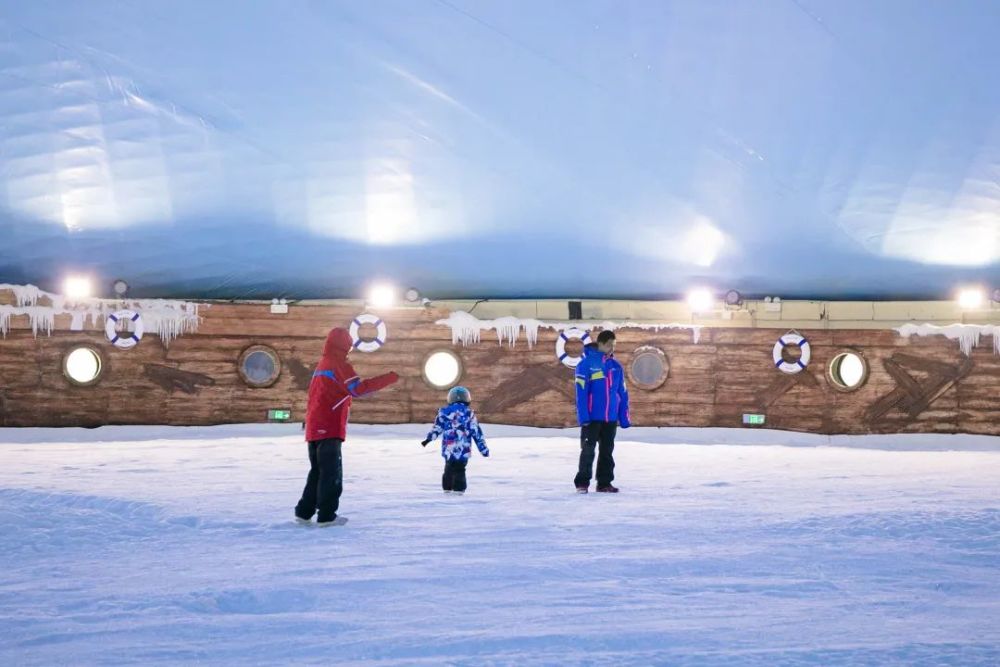 元旦去哪玩我只想去温州奇特冰雪乐园滑雪