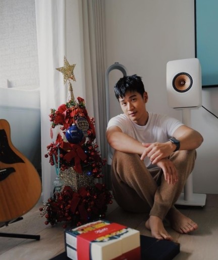 周兴哲爆新欢亲po长腿醉妹正面照私下聚会互动曝光