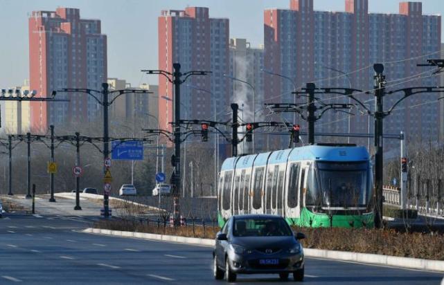 12月31日,北京亦莊新城現代有軌電車t1線屈莊至定海園段開通試運營.