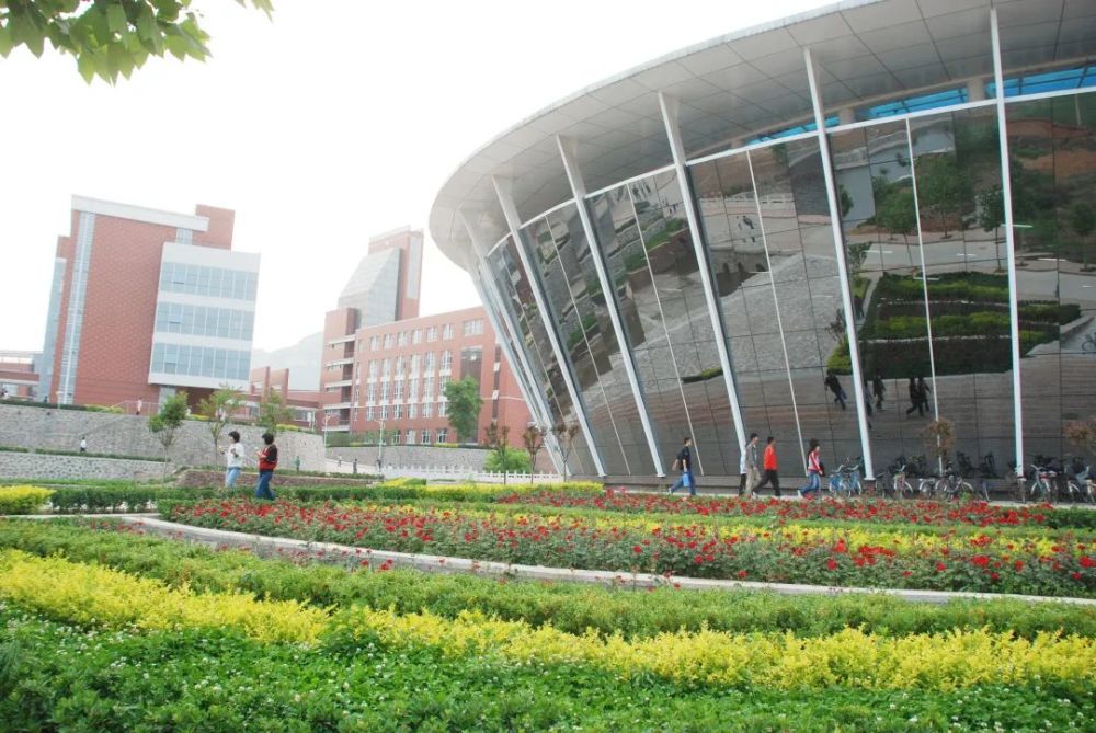 一中为"一校一案"典型案例成绩的取得那么鹿泉区第一中学在推动日常德