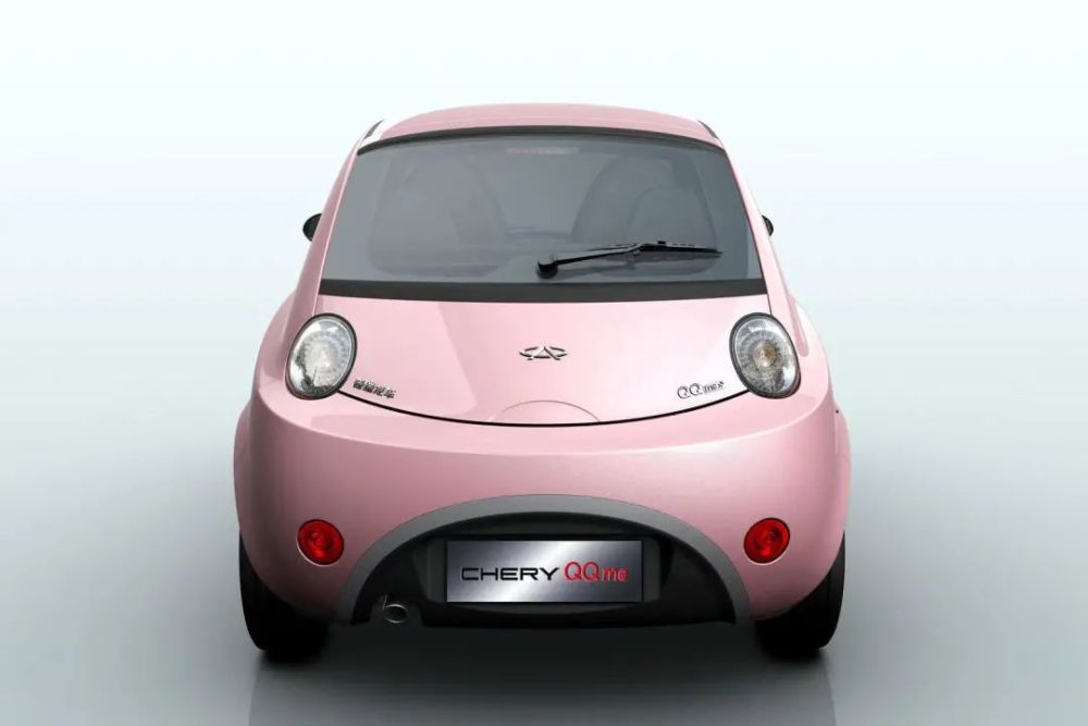 上一个这样前后不易区分的车型,是来自奇瑞的qq me.