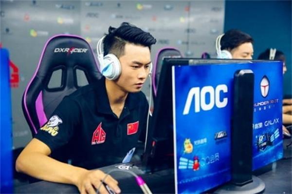 s4赛季的夺冠,让绿豆的知名度大幅提高,随后s5赛季,绿豆陪同ag一起