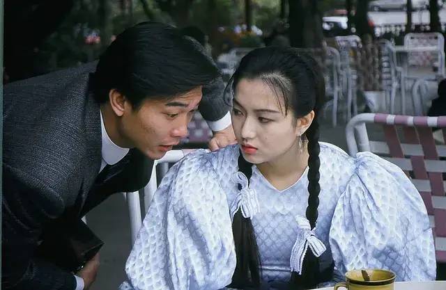 僵尸三部曲」,分别是1989年的 《僵尸奇兵》,1993年的 《大头绿衣斗