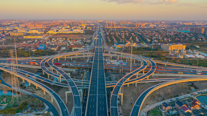浦东这个巨大的立交工程建成开通龙东高架路全线通车