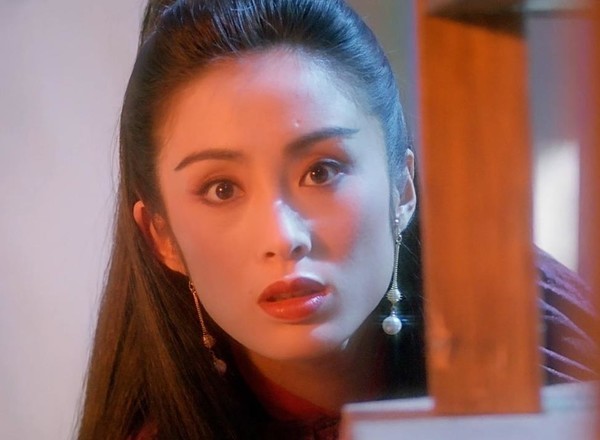 张敏在街头发传单时被向太发掘短短8年时间就走上人生巅峰