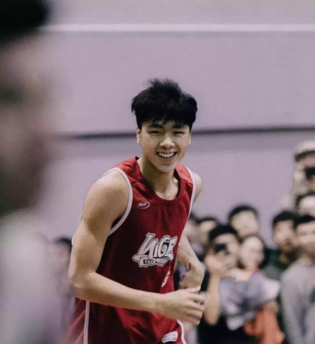 或许之后的陈泽文不会出现在职业联赛的赛场上,但在中国街头,在路人王