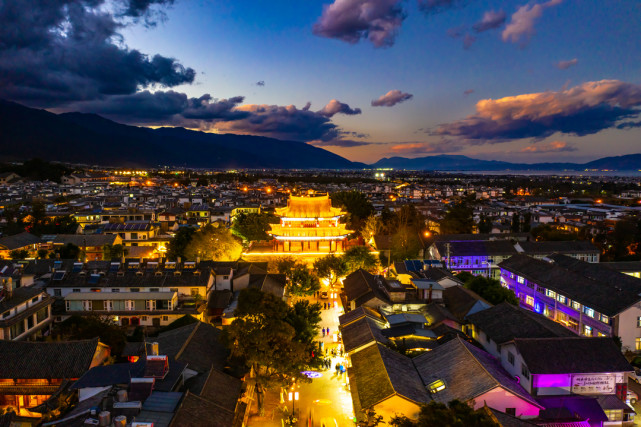 云南旅游夜探大理古城