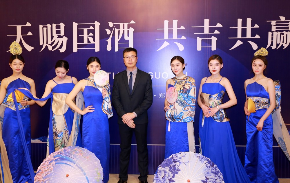 国酒排行_国酒茅台再进《福布斯》排行榜55位