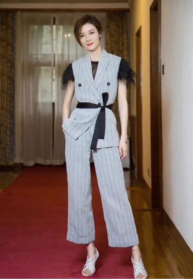 车晓真的很美,一袭改良旗袍温柔如江南女子,这比例身段也太赞了_腾讯