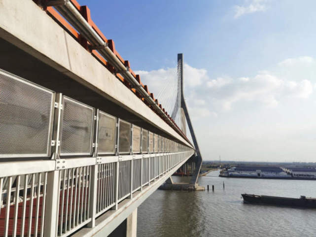 昆阳路越江大桥"人非通道"正式开放,10分钟可以步行过江!