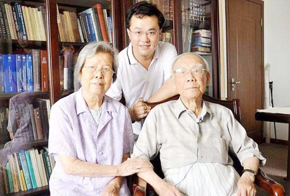 军中第一位女中将,94年她家成为全球最高军衔家庭,丈夫是上将!