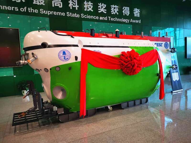 奋斗者号全海深载人潜水器高仿真模型亮相中国科技馆