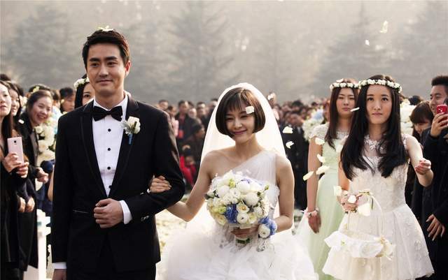 中善良而责任感强的"陈寻",是《一起长大》中深情,温暖的"李嘉豪"