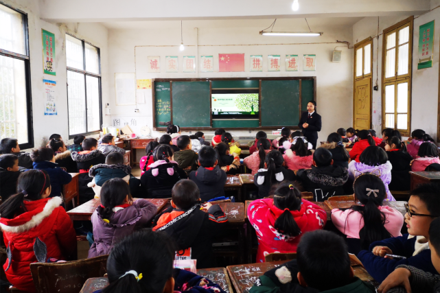 截止目前,巡講團先後走進岳陽縣中洲鄉中心小學,岳陽縣步仙鎮鳳凰學校