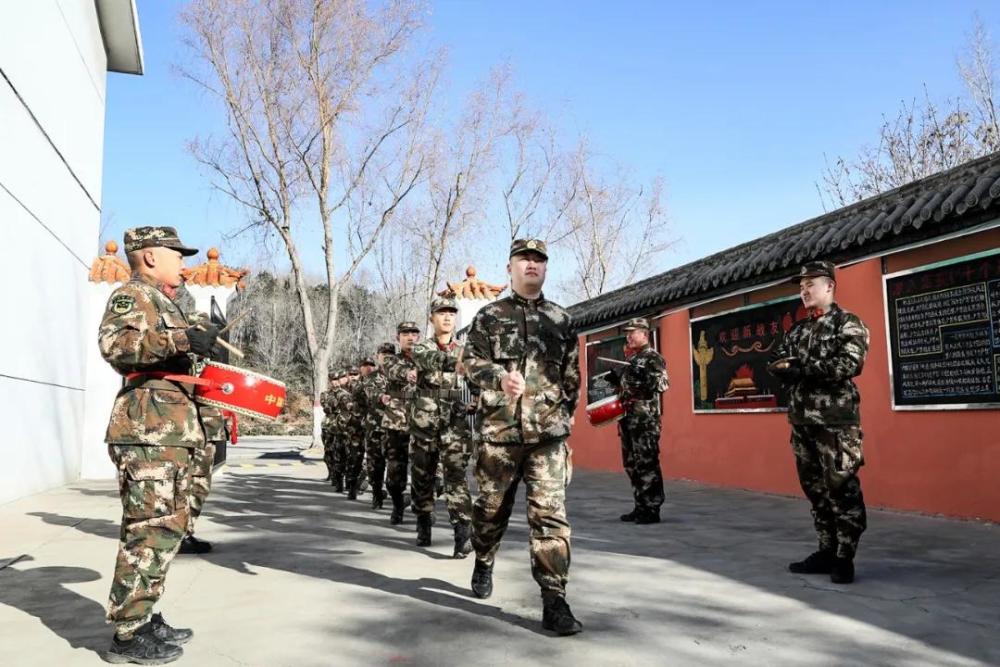 经历了三个多月 摸爬滚打的新训生活 武警山西总队全体新兵 满怀壮志