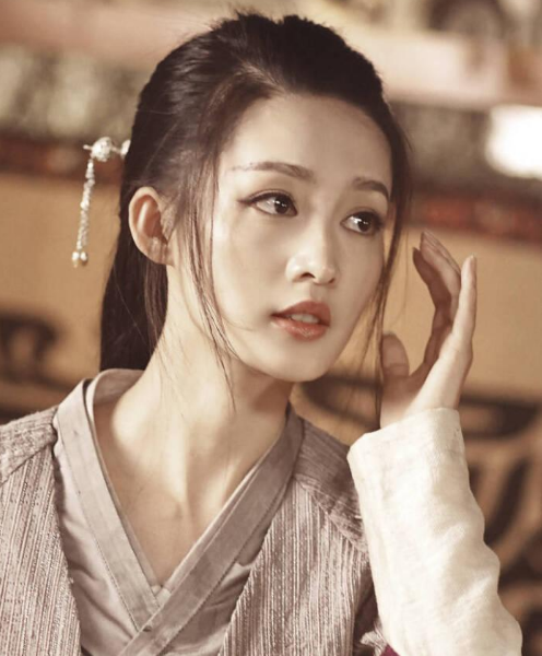 而有知情网友透露,《庆余年2》的女主角将不会再由李沁出演了,而是会