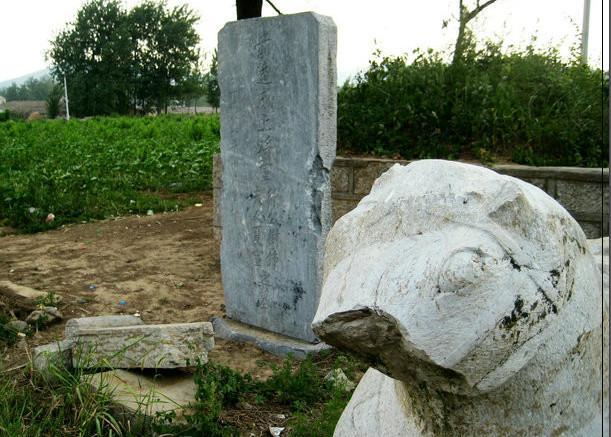 徐树铮墓孤零零地埋在田地里破损寒酸看得让人流泪