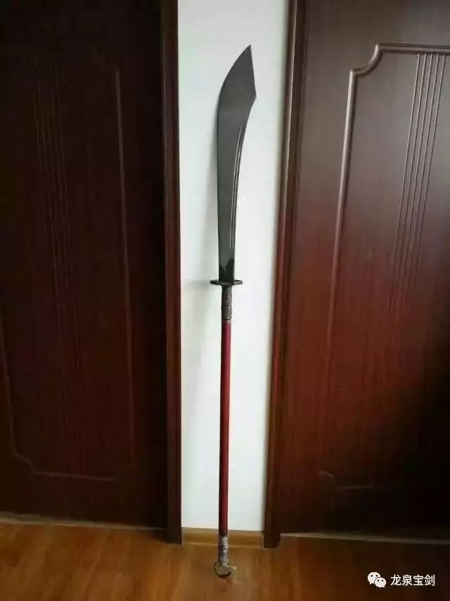 龙泉宝剑装上刃即成枪刀朴刀是可以拆卸的