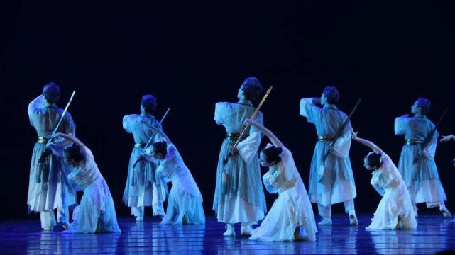文人不离剑，中国剑文化：剑舞在历史上经历了怎样的发展历程？_腾讯新闻