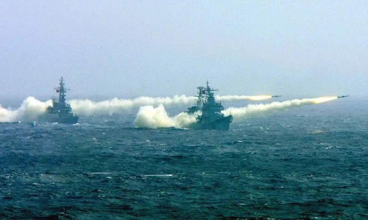 美军在南海岛礁尝到苦头轰炸机果断掉头撤离五角大楼陷入慌乱