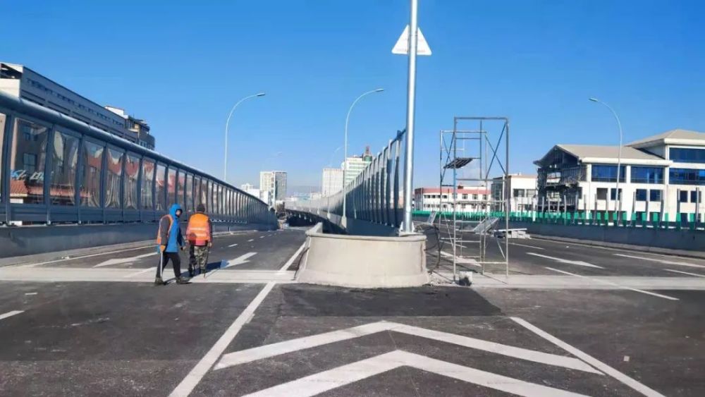 元旦献礼呼和浩特市昭乌达路高架桥部分路段实施交通分流