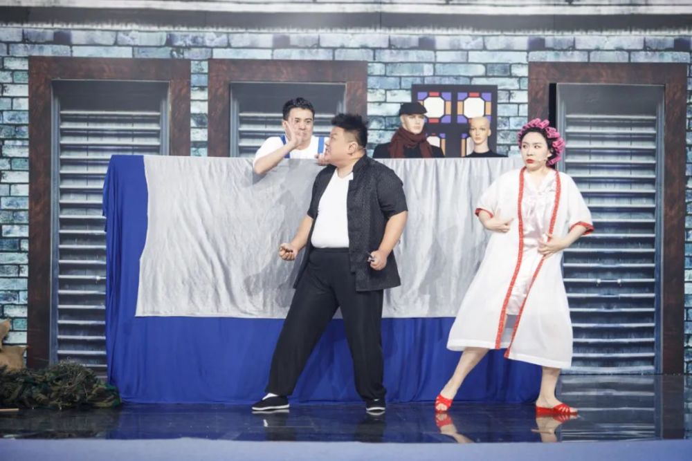 实力派默剧演员来广东跨年竟变租客72家大院停水趣事多