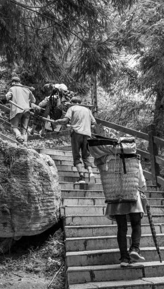 无论黄山峨眉山还是老君山,这群人都能用两根竹竿带你飞|老君山|峨眉