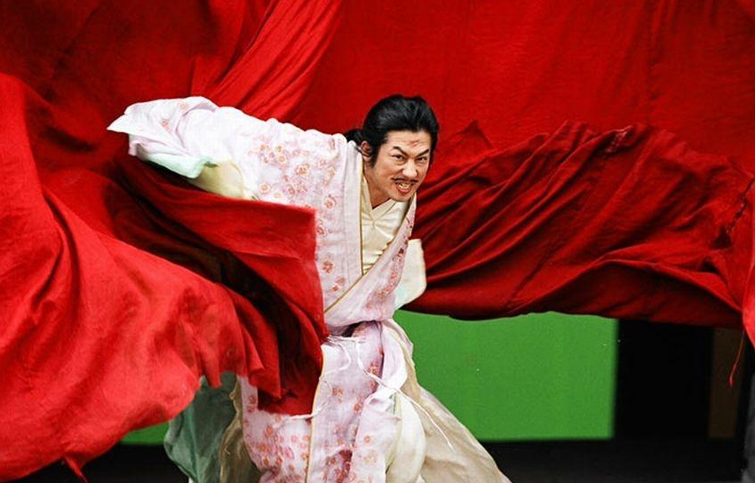 《无极》最早拍摄于2004年,由陈凯歌执导,张东健,张柏芝,真田广之等多