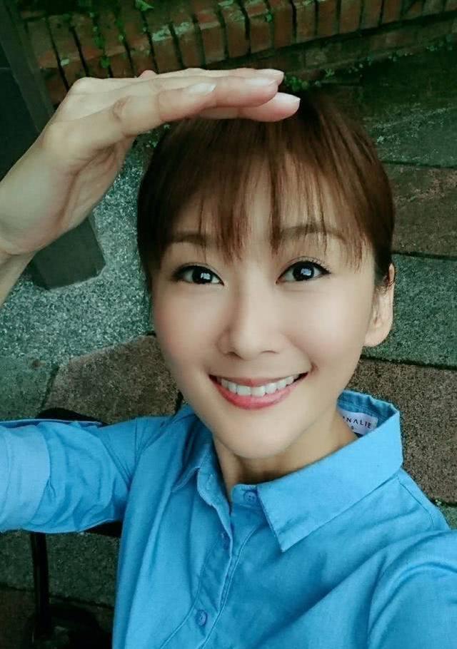 或许是经历了失败的婚姻,让陈珮骐对感情没那么执着,很长一段时间不敢