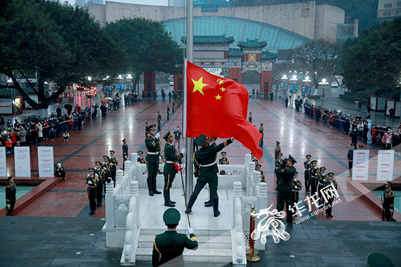 迎新年重庆人民广场举行元旦升国旗仪式