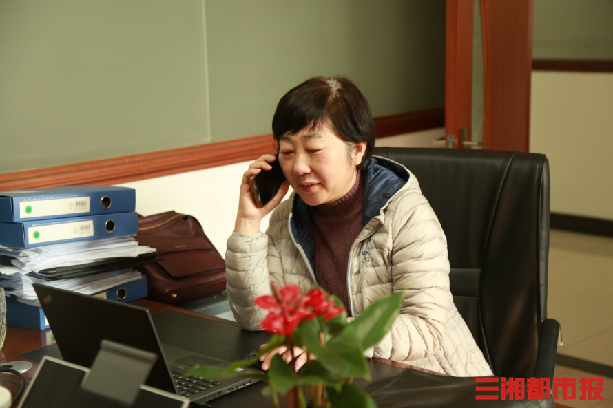 三湘都市报记者 郭辉 田甜 视频 王珏 何佳洁2020你还好吗|女扶贫队长