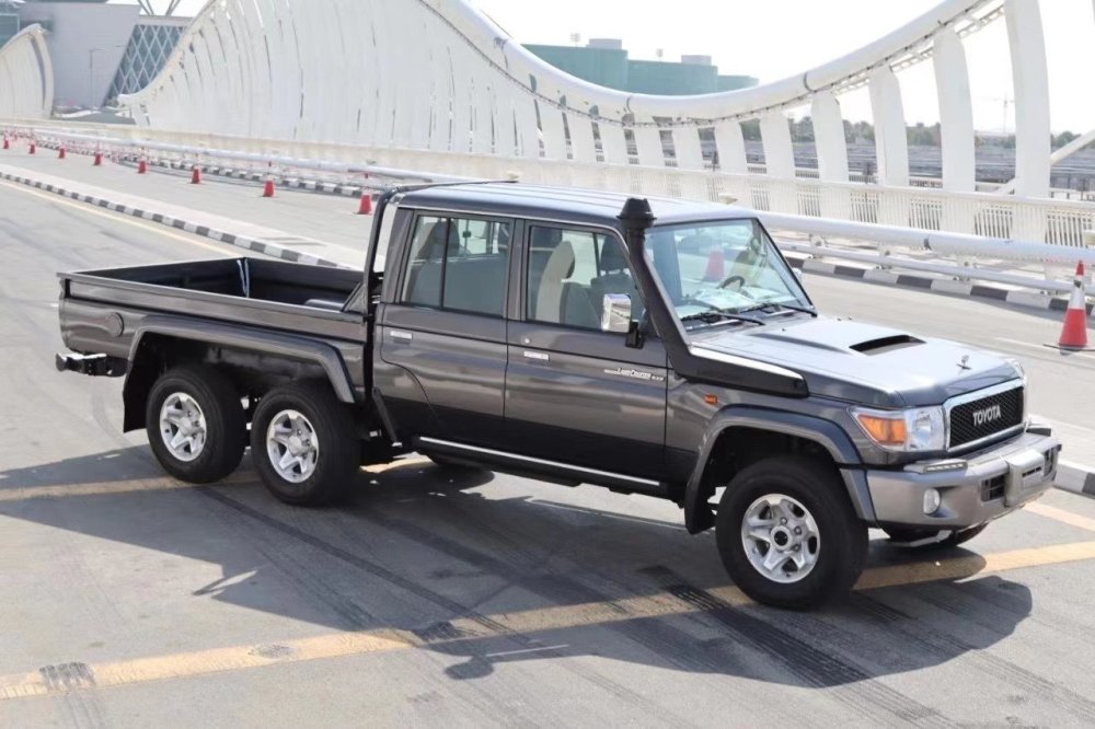 丰田suv中的霸王45t柴油动力六驱新款陆巡lc真帅气