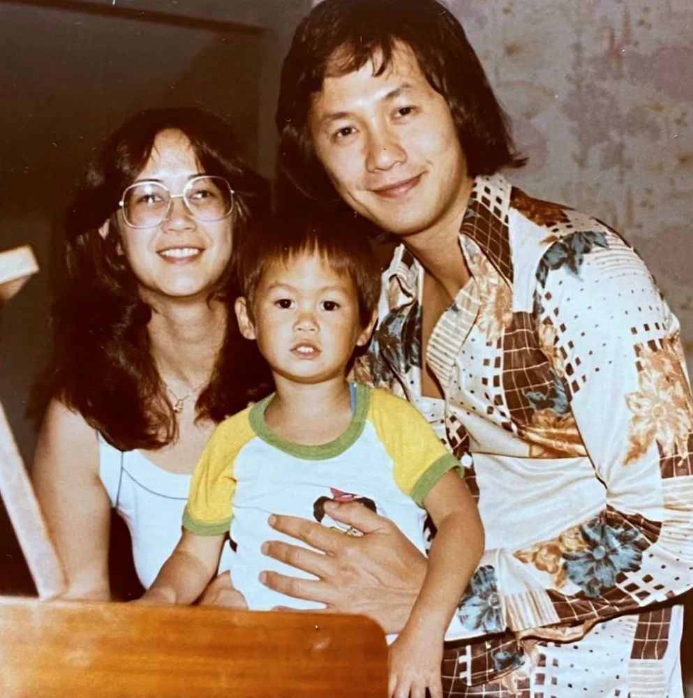 人生赢家许冠杰婚姻走过49年甜蜜如初珍贵三代同堂照片曝光