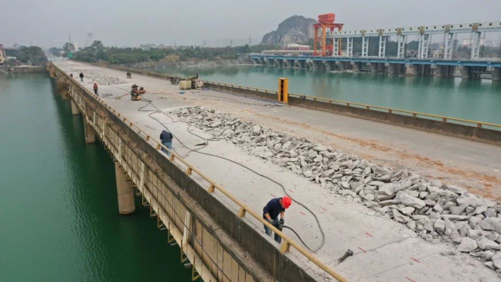 给力贵港郁江二桥有望春节前通车