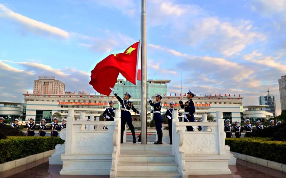 市新世纪广场将举行一场升国旗仪式5月1日先看下这里五一小长假怎么过