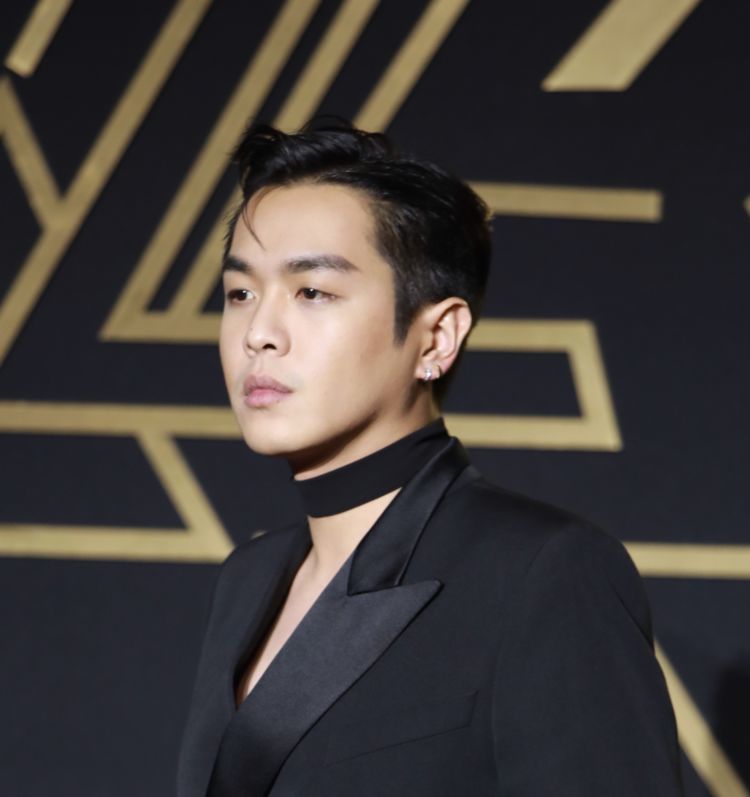 男明星戴耳环,周震南的位置特别,张若昀的简单,小鬼是钥匙型的_腾讯