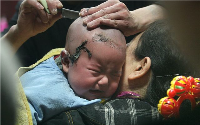 2,宝宝第一次理发的风俗1  小孩第一次剪头有什么讲究 不要随便剃掉