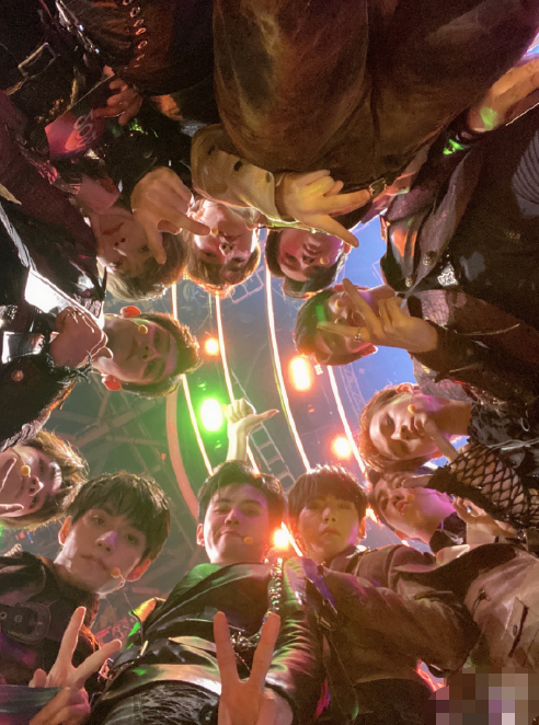r1se粉丝假期太幸福,有十一人合体舞台,全员同框跨年照也来了!