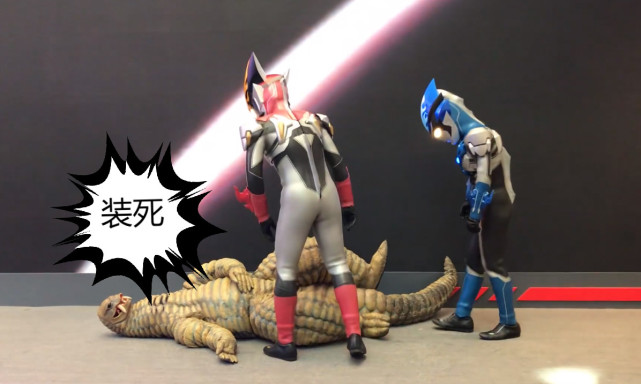 奥特曼活动出现"最惨"雷德王,装死失败被补刀,最终被两兄弟拖下场