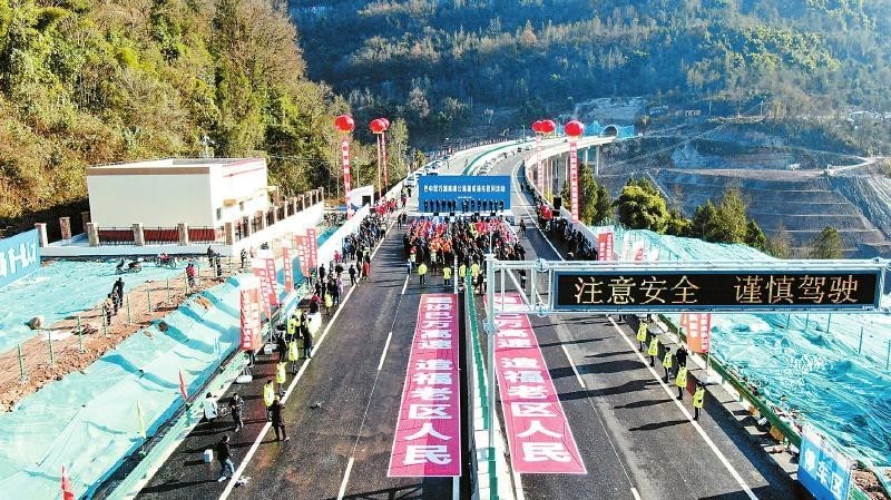 四川高速公路通车里程突破8000公里,由点及面 三个维度看"8000"